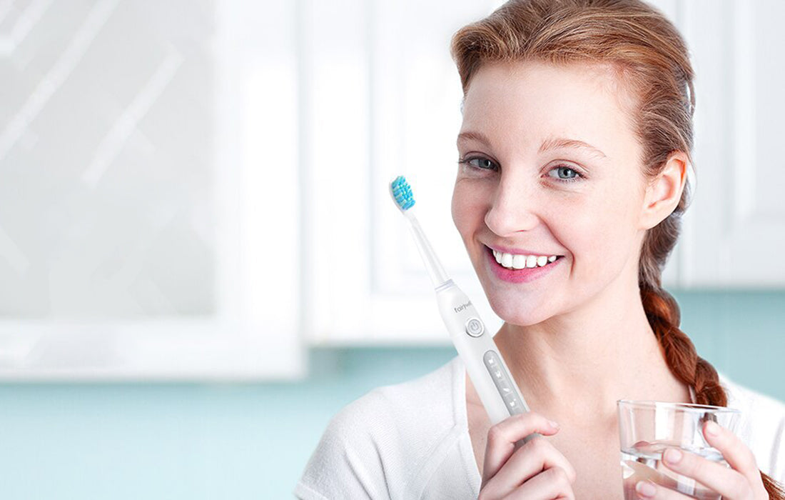 Periuță de dinți electrică Fairywill FW-508 Set de accesorii sonice, Alb