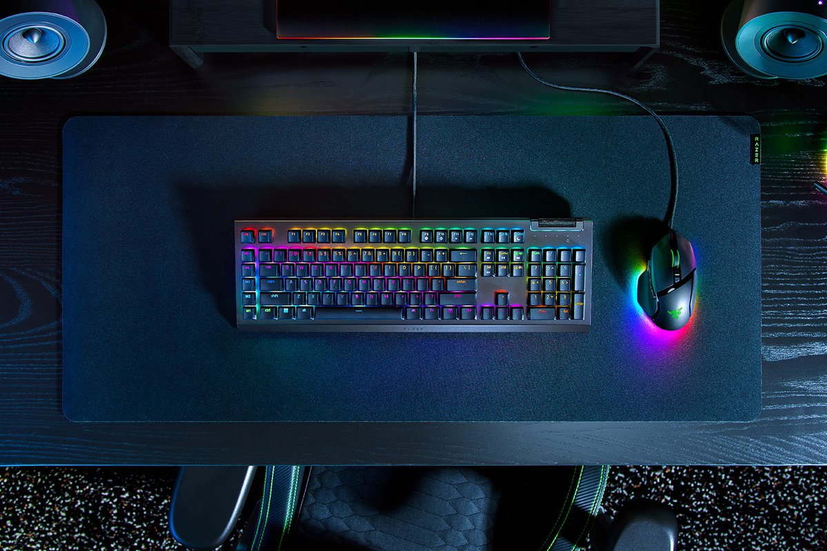 Tastatură de gaming BlackWidow V4 X Green, cu comutatoare optice, negru