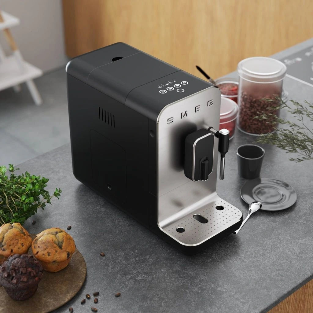 Espressor Smeg BCC02BLMEU, stil anii '50, 19 bar, 1350W, negru