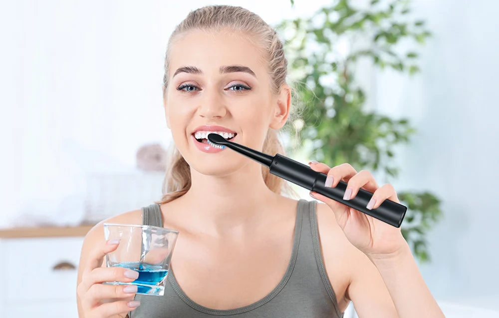 Periuță de dinți electrică cu ultrasunete FairyWill FW-E11 cu 8 accesorii și husă, Neagră