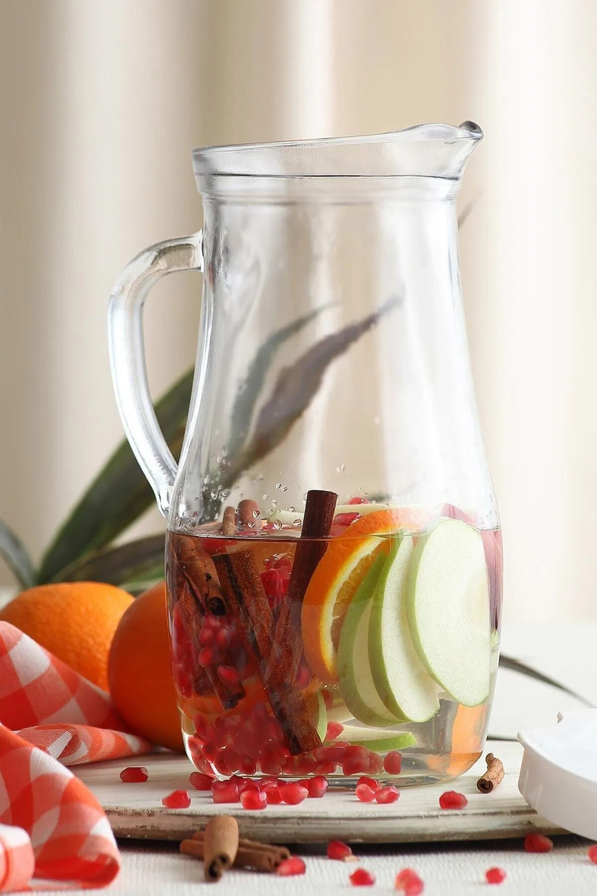 Cană de sticlă LAV Misket, 1800 ml, capac roz