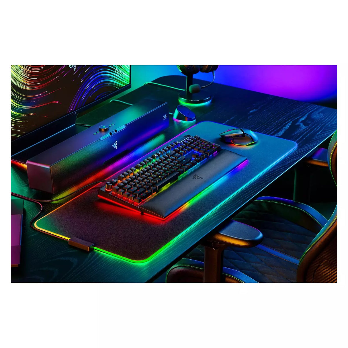 Tastatură de gaming Razer BlackWidow V4 Pro, switch-uri optice verzi, multicoloră