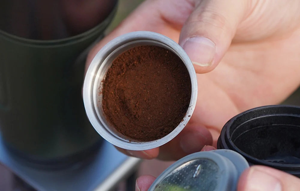 Cafetieră portabilă 3 în 1 HiBREW H4B-GN cu adaptor și geantă de transport, 80 W, 15 bar, Verde închis