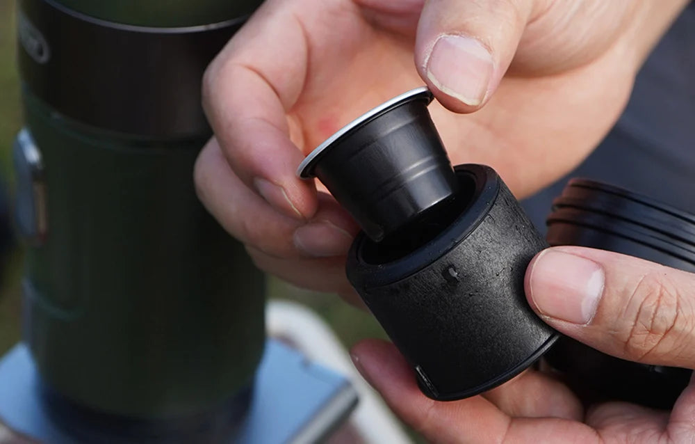 Cafetieră portabilă 3 în 1 HiBREW H4B-GN cu adaptor și geantă de transport, 80 W, 15 bar, Verde închis