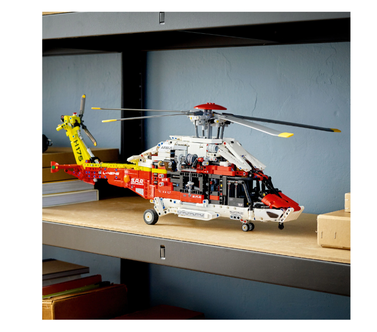 LEGO® Technic - Elicopter de salvare Airbus H175 42145, 2001 piese