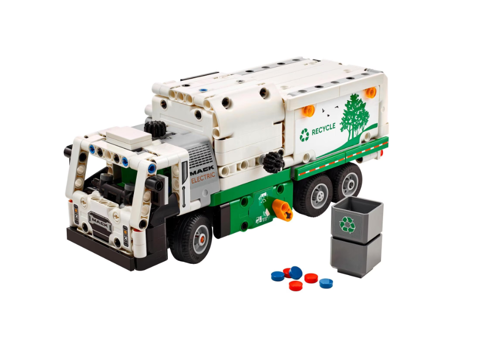 LEGO® Technic - Mack® LR Mașină de gunoi electrică 42167, 503 piese