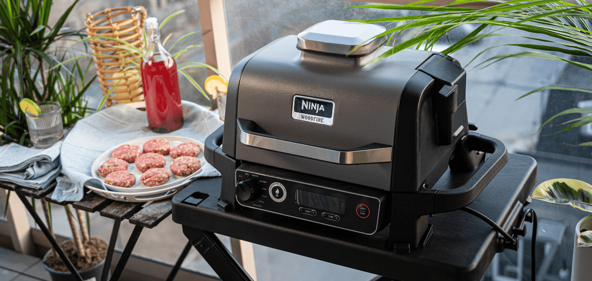 Grătar electric Ninja Woodfire OG701EU cu afumătoare, 2400W, 7 funcții de gătit, gri