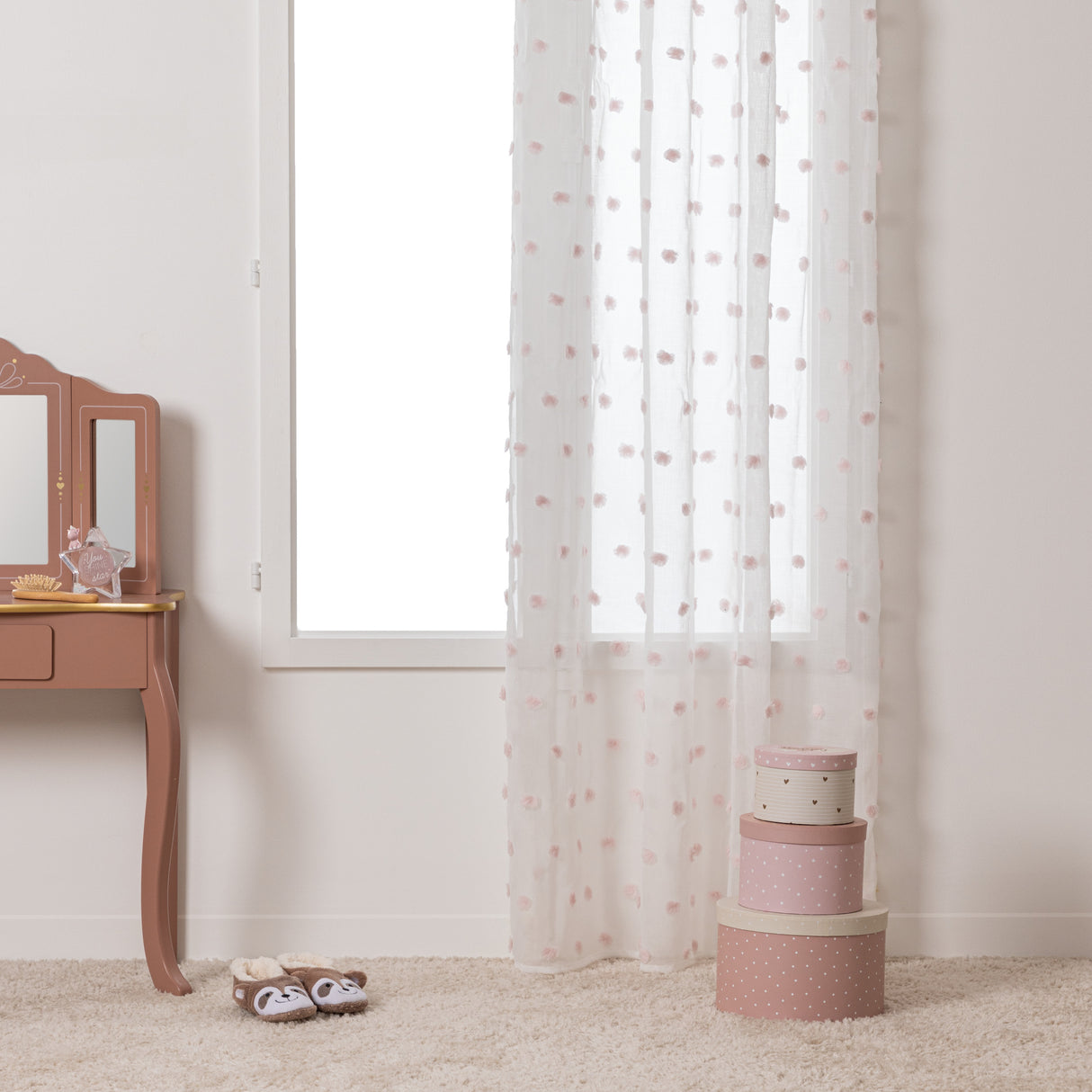 Perdea transparentă pentru copii Atmosphera cu pompoane 140x240cm, roz