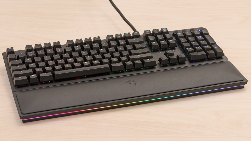 Tastatură de gaming Razer Huntsman Elite, switch-uri optice mov