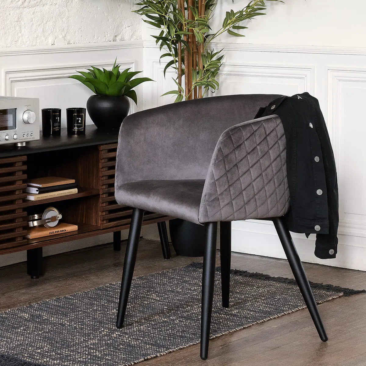 Scaun de sufragerie cu atmosferă Marlo, din velur