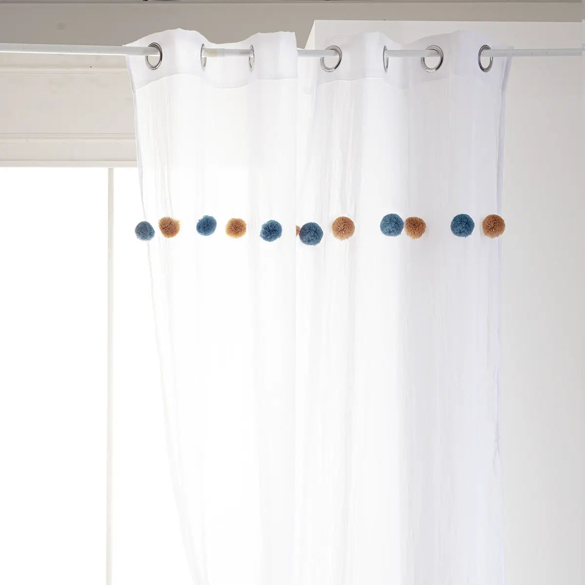 Perdea transparentă pentru copii Atmosphera cu pompoane 140x240cm