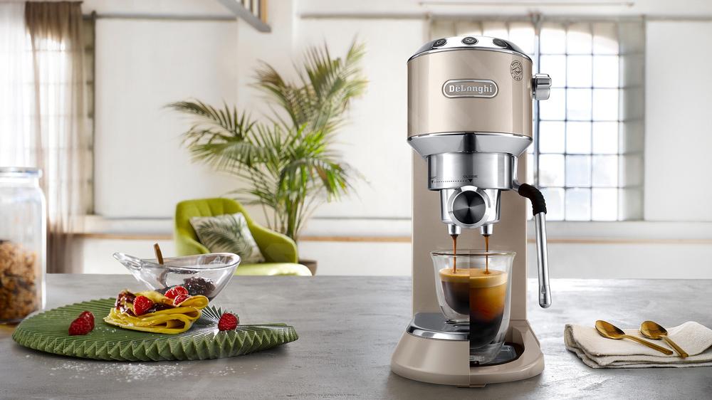 Aparat de cafea Delonghi Dedica Arte EC785BG, 1,1 L, 1300 W, 15 bar, Bej