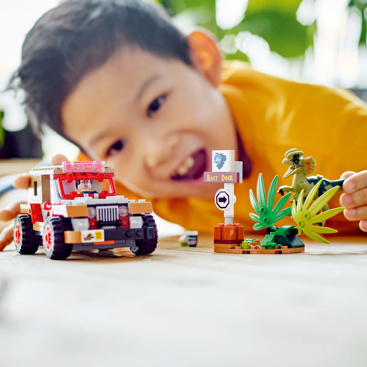 LEGO® Jurassic World - Ambuscadă asupra unui Dilophosaurus 76958, 211 piese