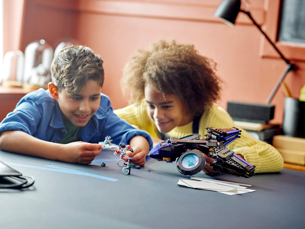 LEGO® Super Heroes - Pasărea soarelui a lui Shuri 76211, 355 de piese