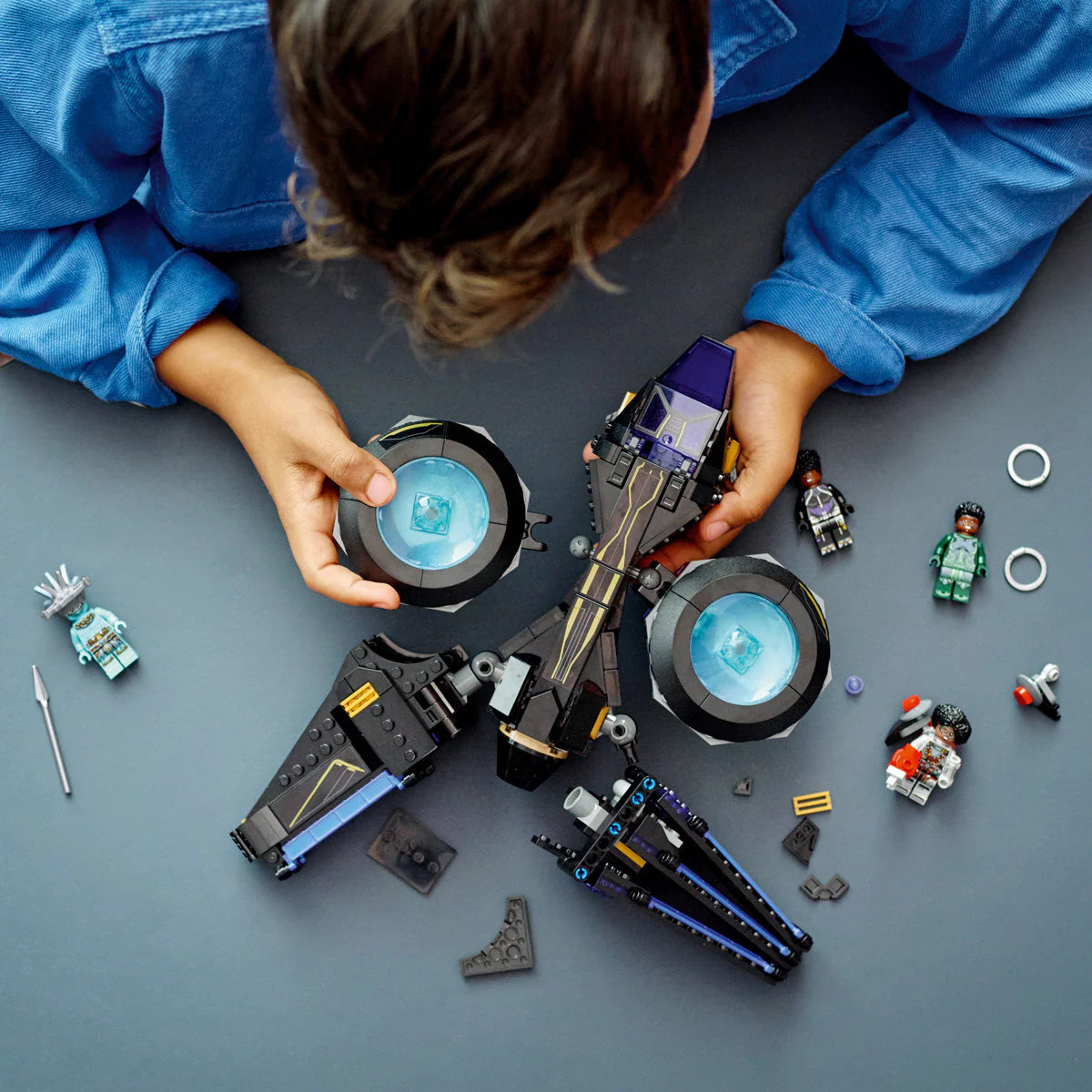 LEGO® Super Heroes - Pasărea soarelui a lui Shuri 76211, 355 de piese