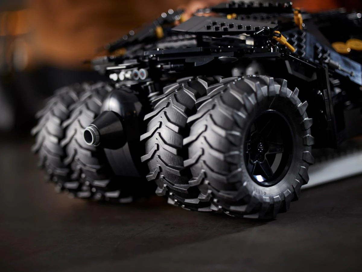 LEGO Super Heroes - Batmobilul Tumbler 76240, 2049 de piese