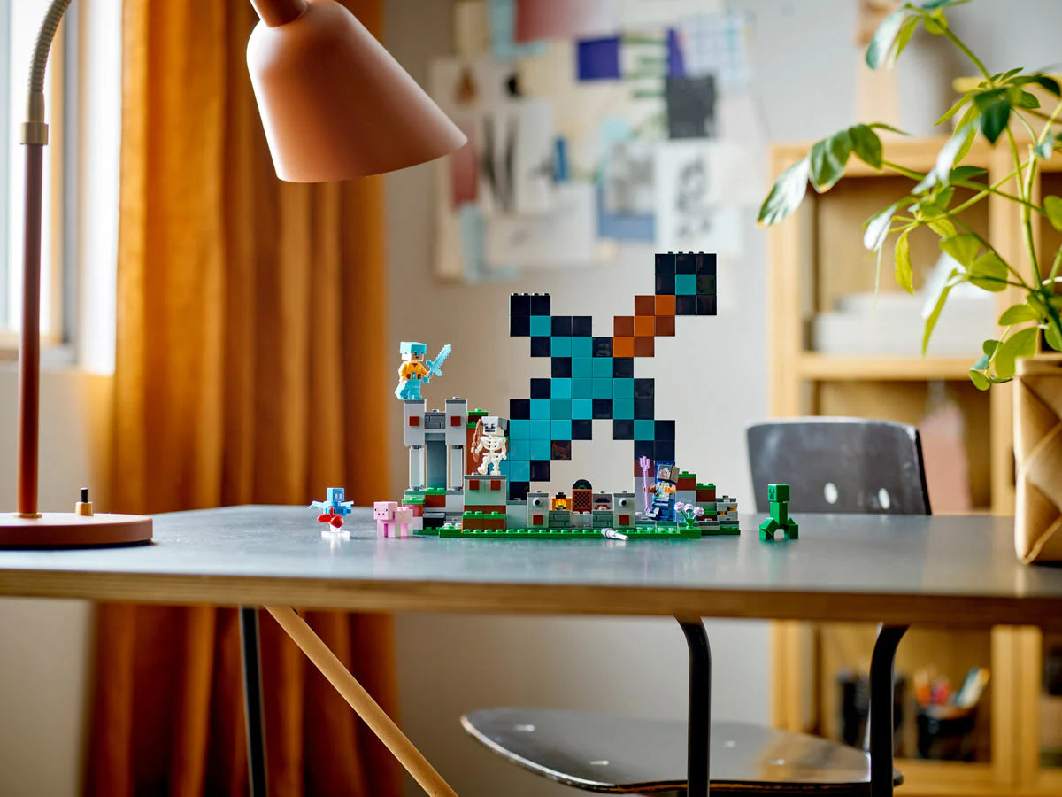 LEGO® Minecraft - Avanpostul cu sabii 21244, 427 de piese