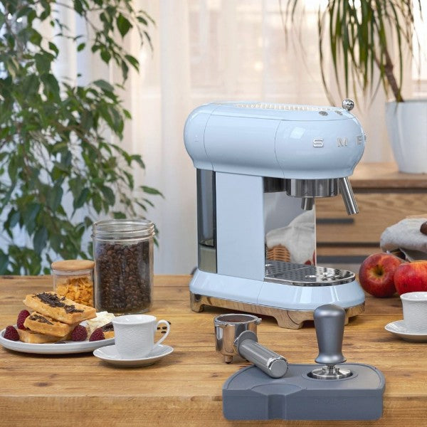 Espressor manual Smeg ECF01PBEU, 1350 W, 15 bar, Albastru