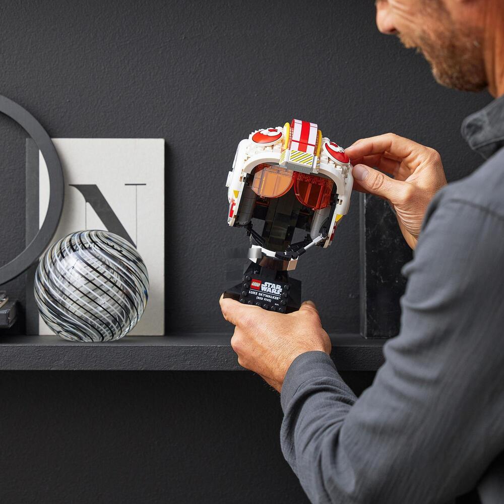 LEGO® Star Wars - Casca lui Luke Skywalker (Red Five) 75327, 675 de piese