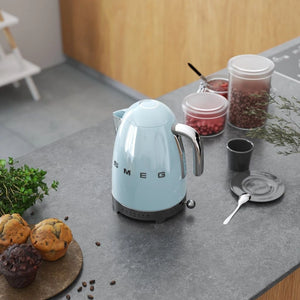 Fierbător electric Smeg KLF04PBEU, stil anii '50, 2400 W, 1,7 l / Albastru pastel
