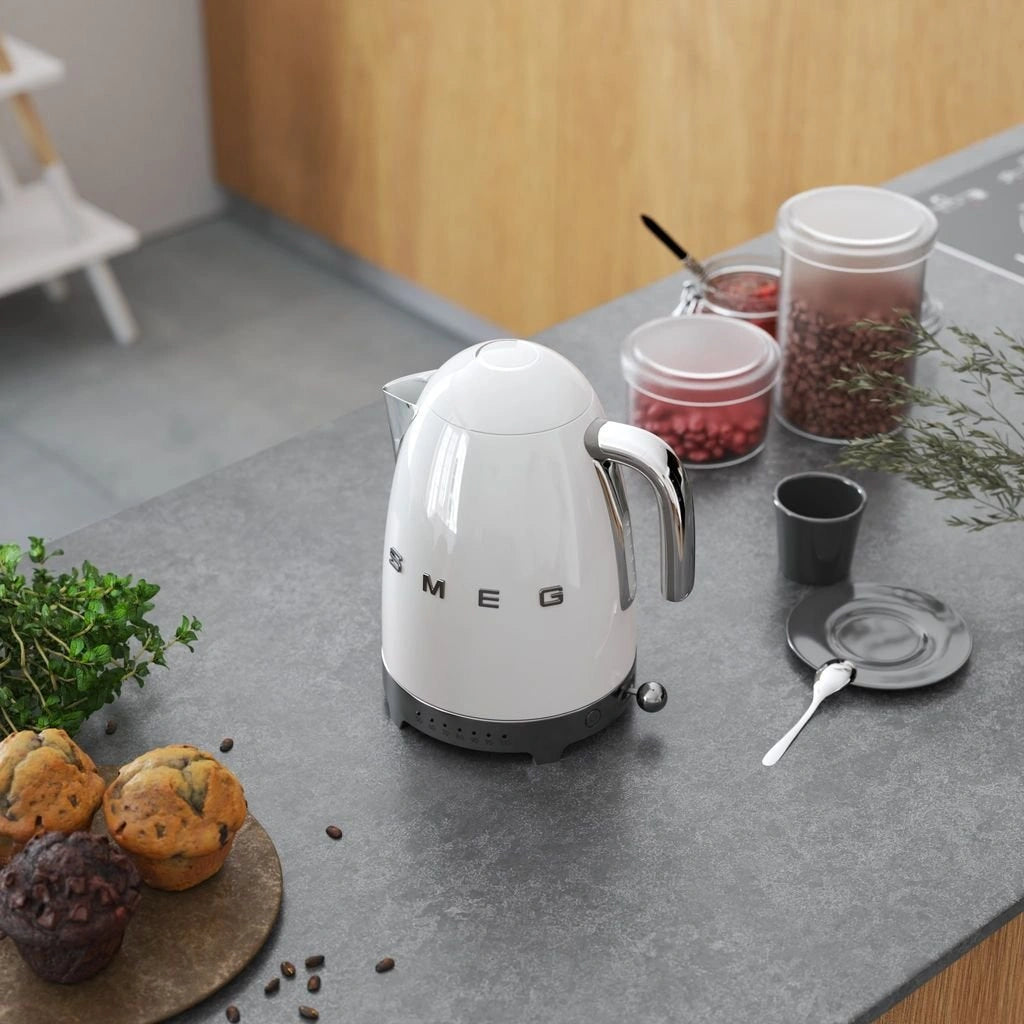 Fierbător electric Smeg KLF04WHEU, stil anii '50, 2400 W, 1,7 l/ alb