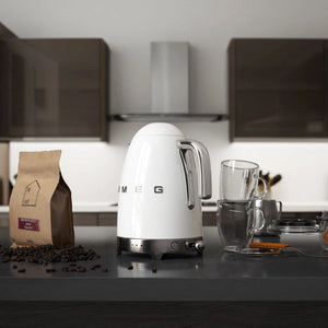 Fierbător electric Smeg KLF04WHEU, stil anii '50, 2400 W, 1,7 l/ alb