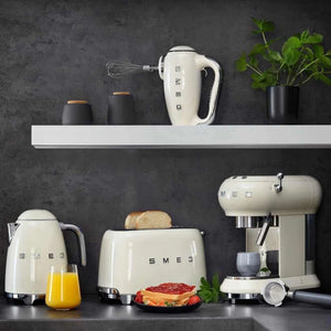 Fierbător electric Smeg KLF04WHEU, stil anii '50, 2400 W, 1,7 l/ alb