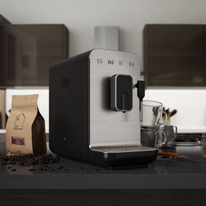 Espressor Smeg BCC02BLMEU, stil anii '50, 19 bar, 1350W, negru