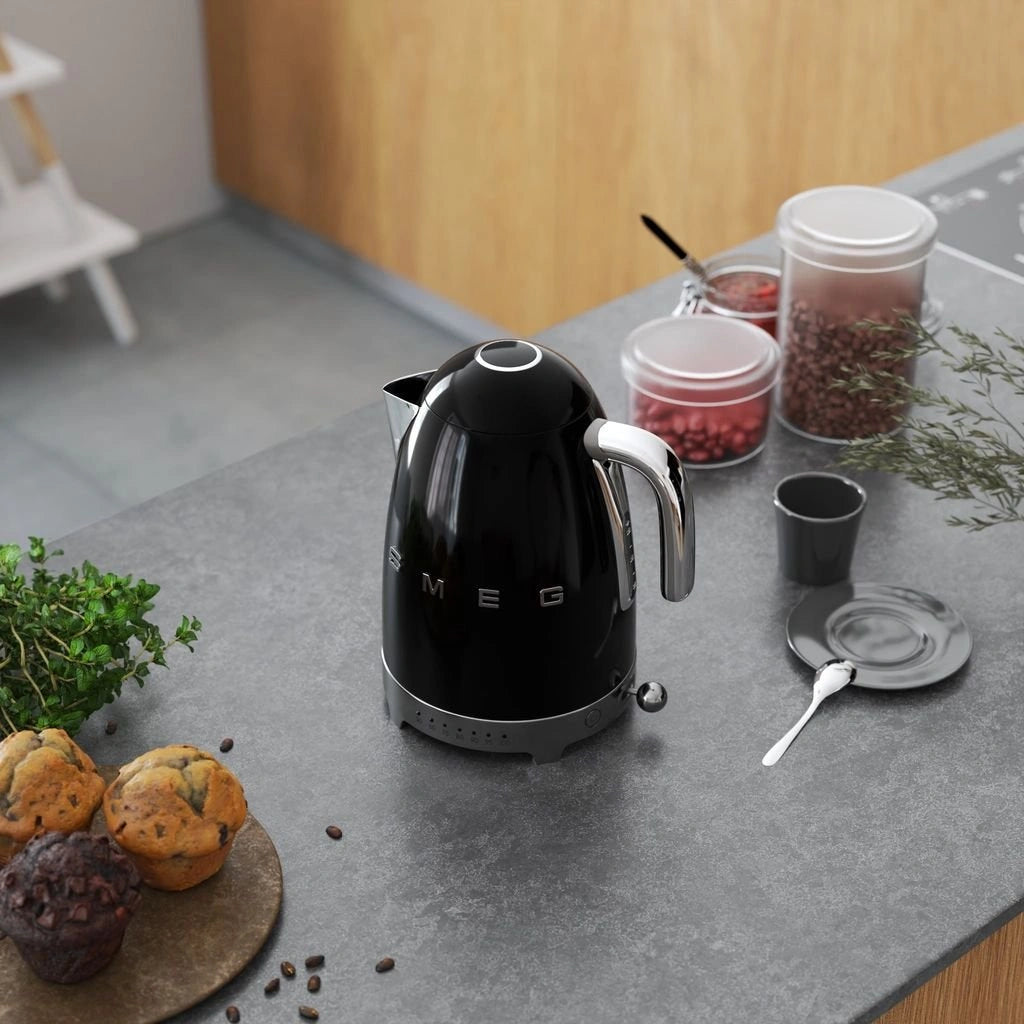 Fierbător electric Smeg KLF04BLEU Schwarz, stil anii 50, 2400 W, 1,7 l, negru