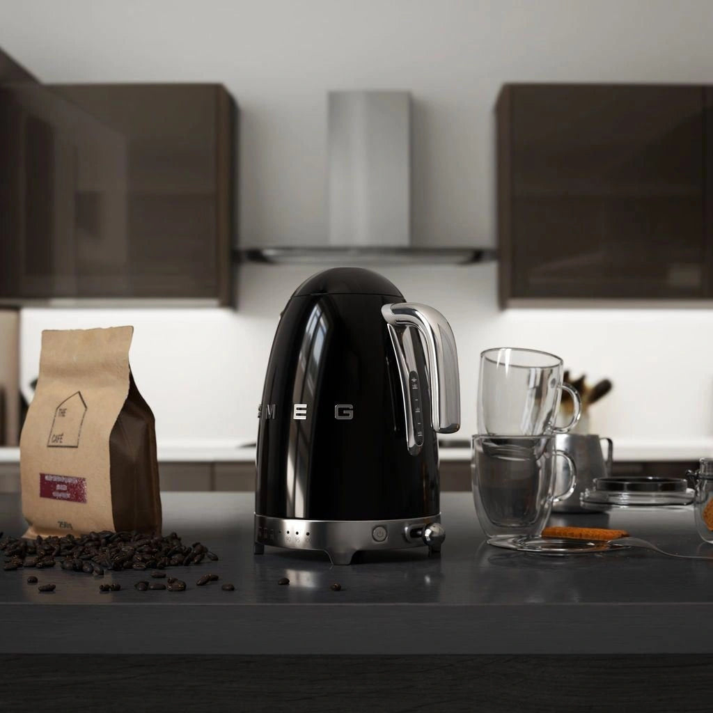 Fierbător electric Smeg KLF04BLEU Schwarz, stil anii 50, 2400 W, 1,7 l, negru