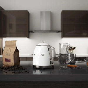 Mini fierbător electric SMEG KLF05WHEU, stil anii '50, 1400 W, 800 ml, alb