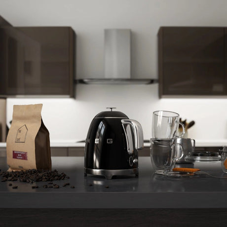 Mini fierbător electric SMEG KLF05BLEU, stil anii '50, 1400 W, 800 ml, negru
