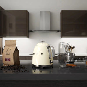 Mini fierbător electric SMEG KLF05CREU, stil anii '50, 1400 W, 800 ml, cremă
