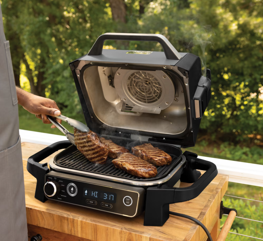 Grătar electric Ninja Woodfire OG701EU cu afumătoare, 2400W, 7 funcții de gătit, gri