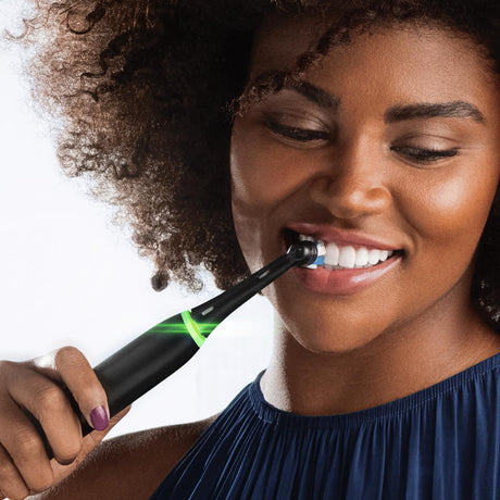 Periuță de dinți electrică Braun Oral-B iO4, albă