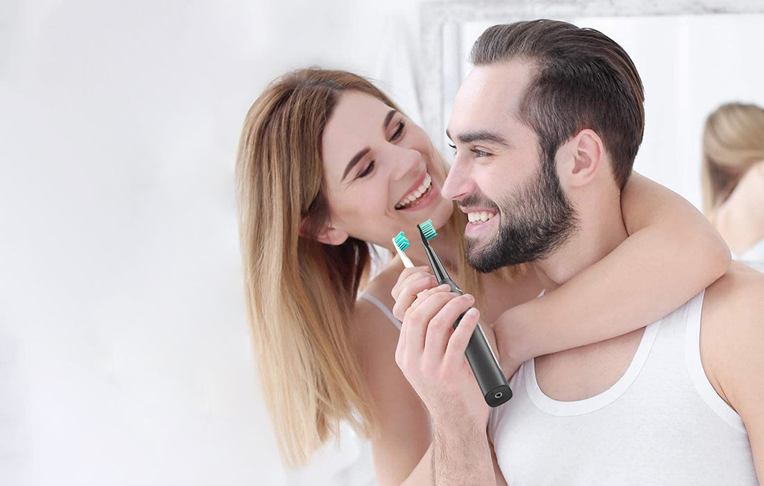 Set de periuțe de dinți electrice cu ultrasunete FairyWill FW-507 cu 8 capete de periuță și husă, 5 moduri, negru/alb