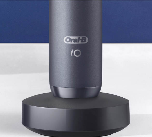 Set de două periuțe de dinți Oral-B iO Series 8 Duo S8421020, alb-negru