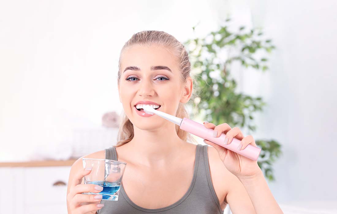 Periuță de dinți electrică cu ultrasunete FairyWill FW-E11 cu 8 accesorii și husă, roz