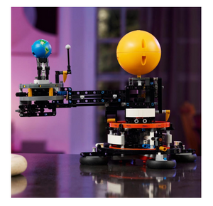LEGO® Technic - Planeta Pământ și Luna pe orbită 42179, 526 de piese