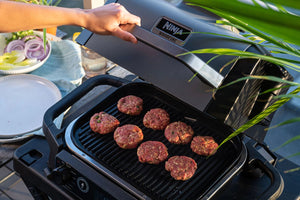 Grătar electric Ninja Woodfire OG701EU cu afumătoare, 2400W, 7 funcții de gătit, gri