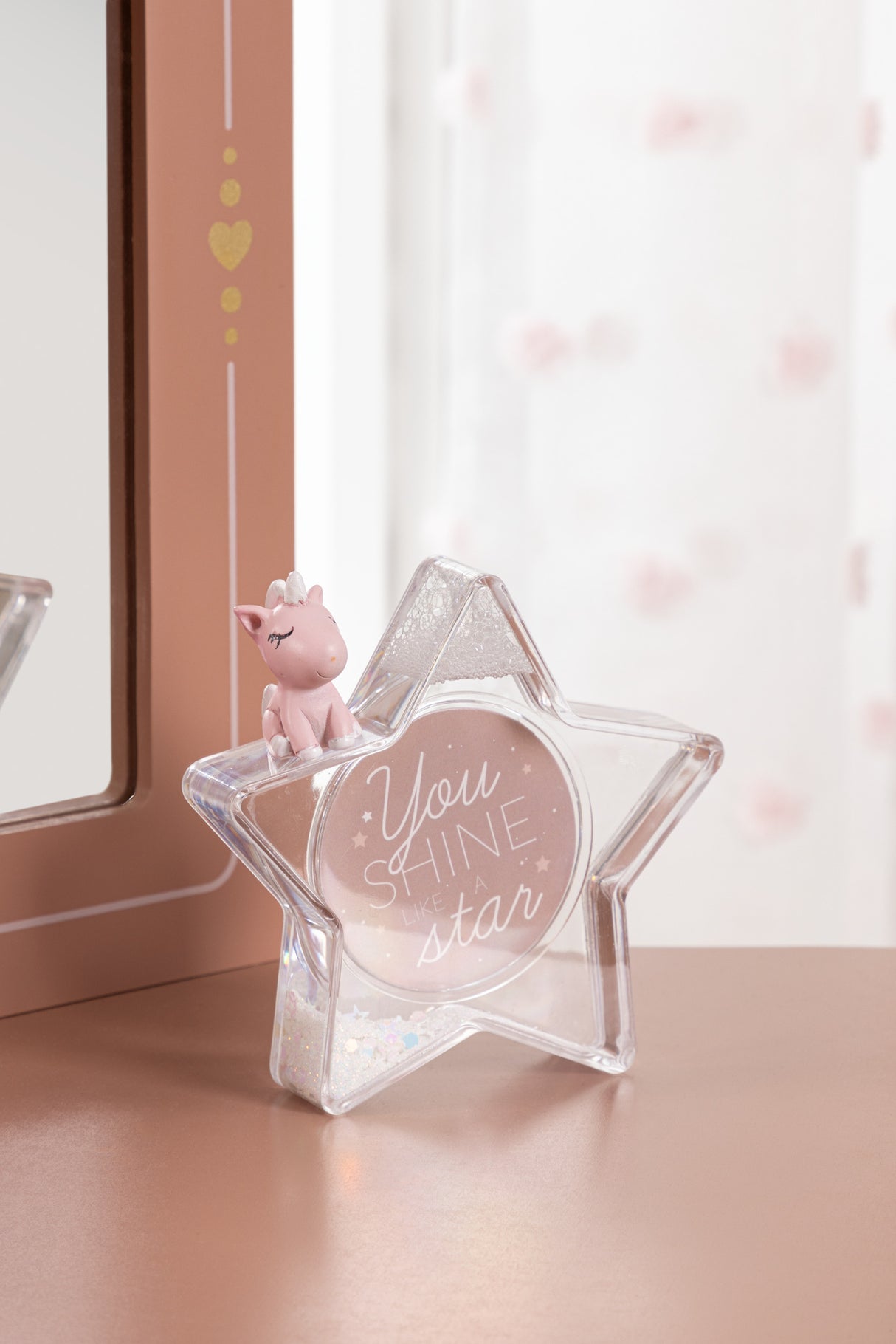 Perdea transparentă pentru copii Atmosphera cu pompoane 140x240cm, roz