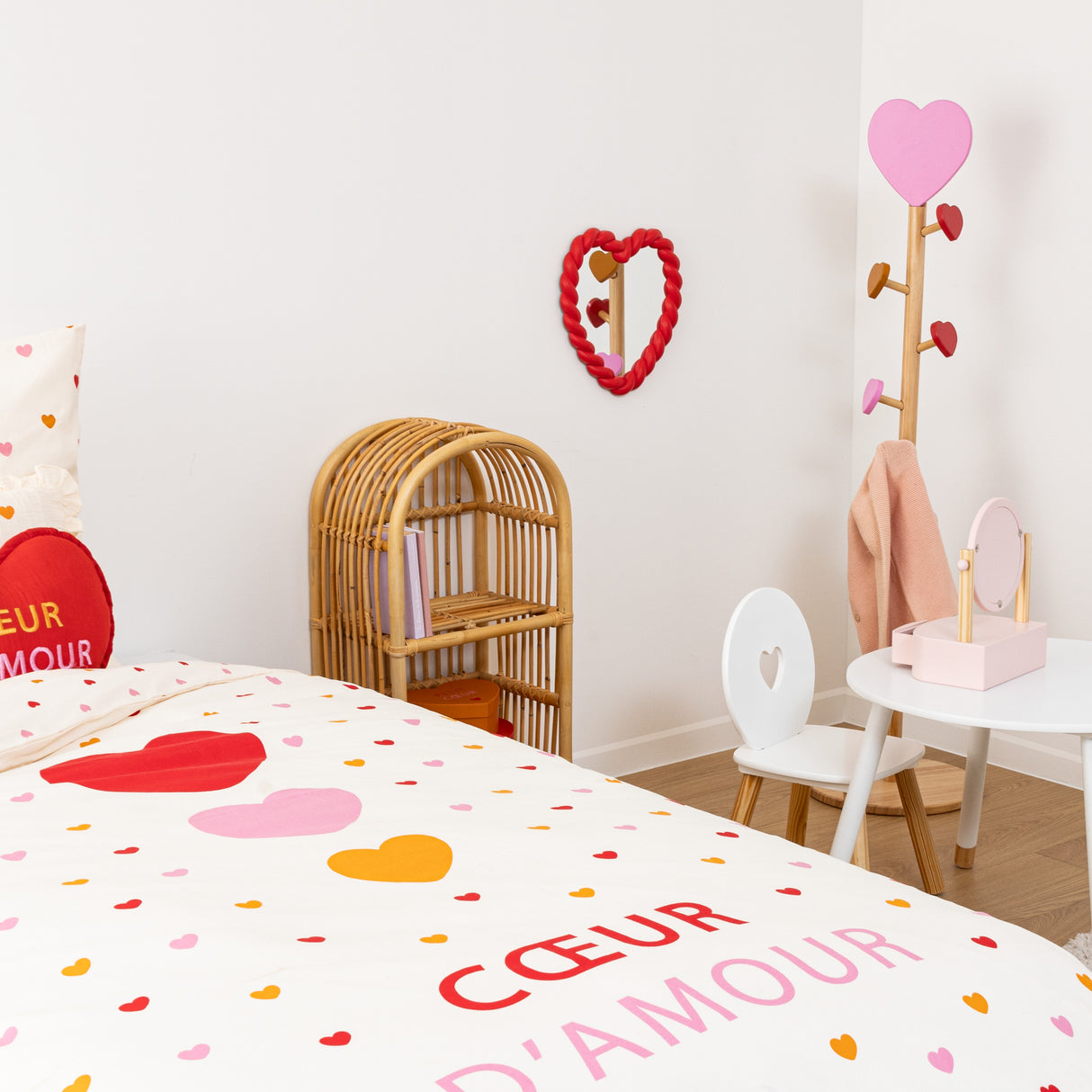 Oglindă decorativă de perete Heart Twist, 33cm