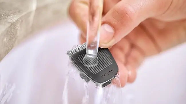 Aparat de tuns facial multifuncțional 6 în 1 Philips Multigroom MG3710/15, Fără fir, Lame auto-ascuțitoare, 4 piepteni, Negru 