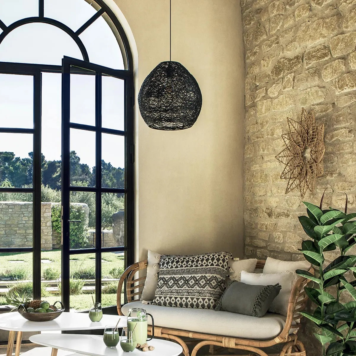 Lampă suspendată Atmosphere Mona, 34 cm, neagră