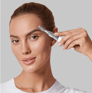 Braun FG1106 Aparat de tuns sprâncene de precizie, alimentat cu baterii, alb/argintiu 