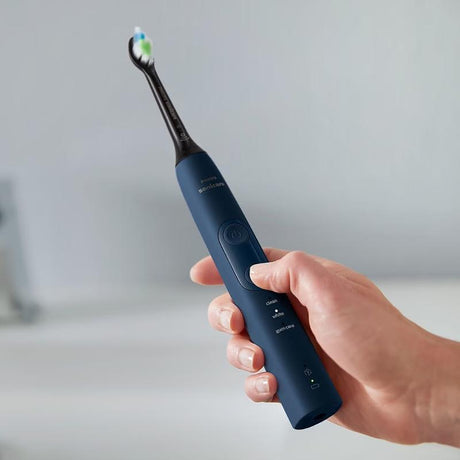 Set de 2 periuțe de dinți electrice Philips Sonicare ProtectiveClean HX6851/34, 62000 mișcări/minut, 3 moduri de curățare, senzor de presiune, funcție BrushSync, 2 genți de transport, 2 capete de periuță, alb/albastru