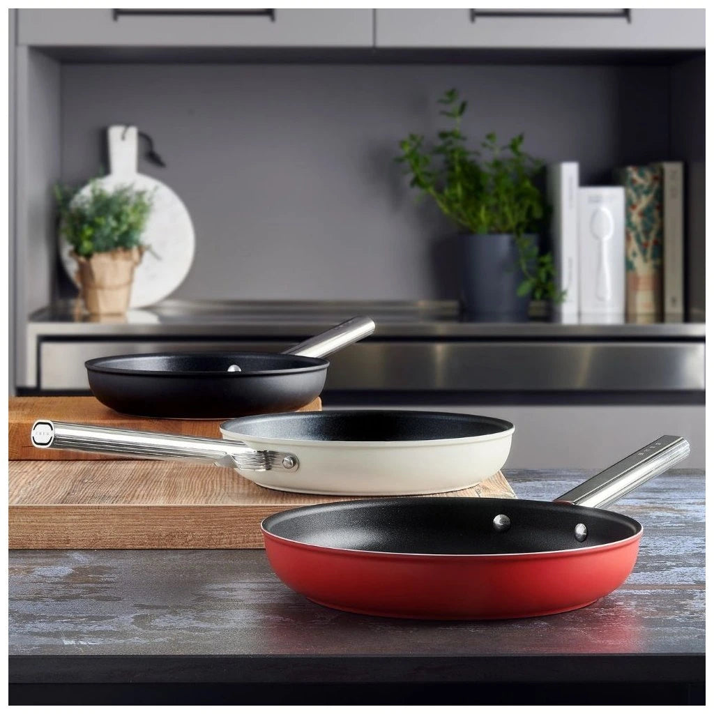 Tigaie Smeg CKFF2401BLM, Volum 1,9 l., Diametru 24 cm, Negru