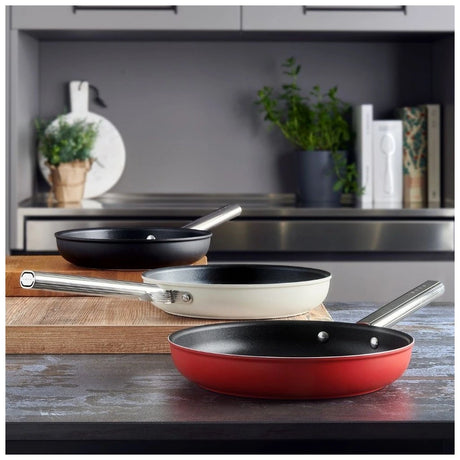 Tigaie Smeg CKFF2401BLM, Volum 1,9 l., Diametru 24 cm, Negru