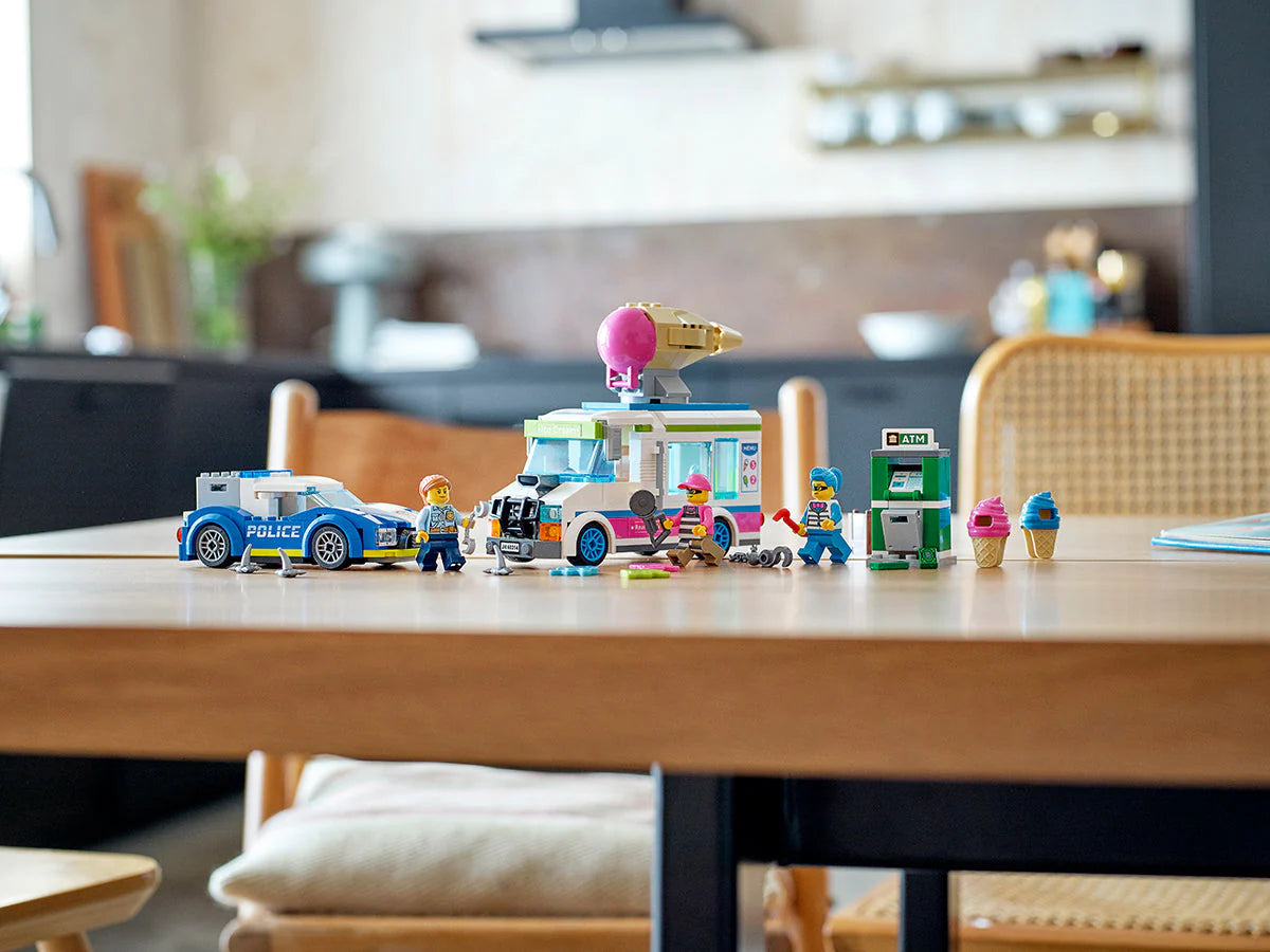 LEGO® City - Urmărirea poliției cu duba înghețatei 60314, 317 piese