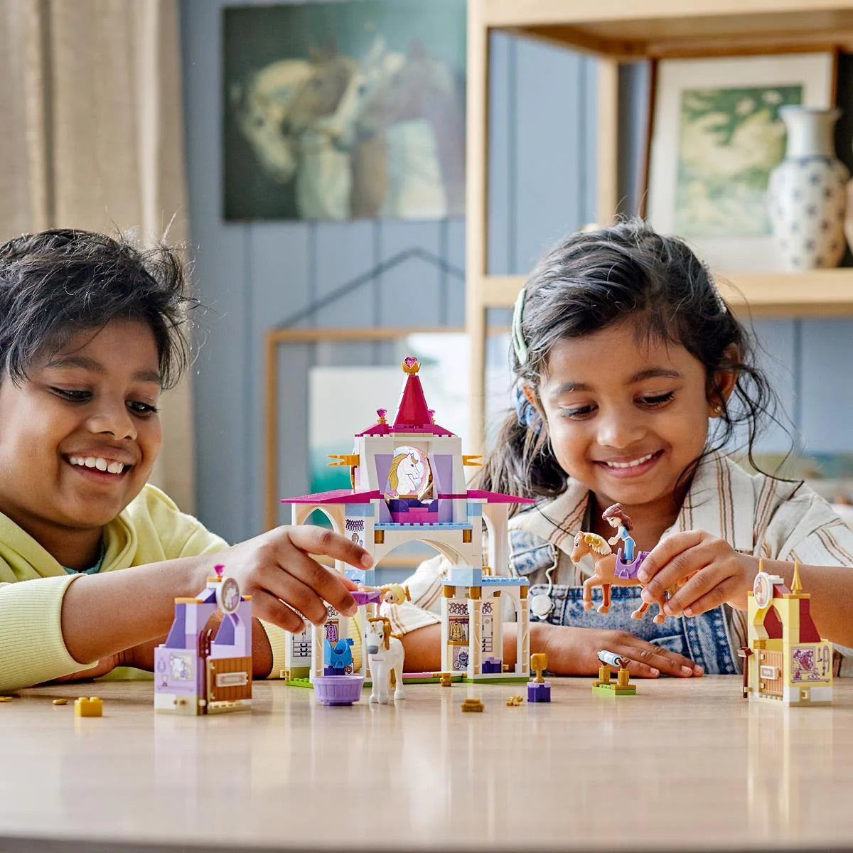 LEGO® Disney Princess - Grajdurile regale ale Bellei și Rapunzel 43195, 239 de piese